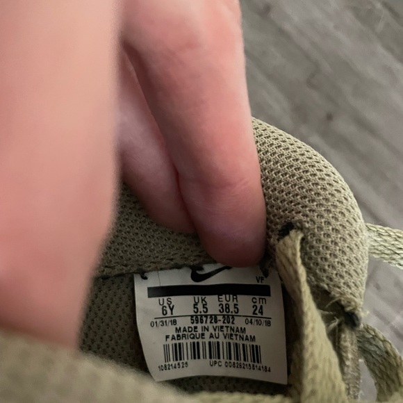 Nike Camo Olive Green Sneakers - Picture 6 of 6